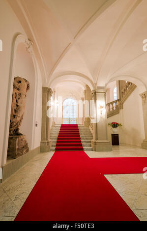 Il recentemente rinnovato scalinata in inglese, una scala all'interno del castello di Dresda, il Residenzschloss Foto Stock