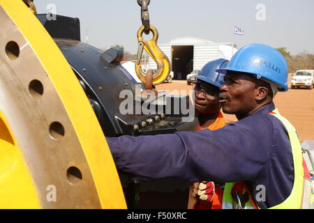 Grande gruppo carrello. FQM rame le operazioni di data mining in Zambia, Africa. Foto Stock