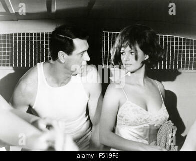 Gli attori Rock Hudson e Claudia Cardinale in una scena del film 'benda', USA 1966 Foto Stock