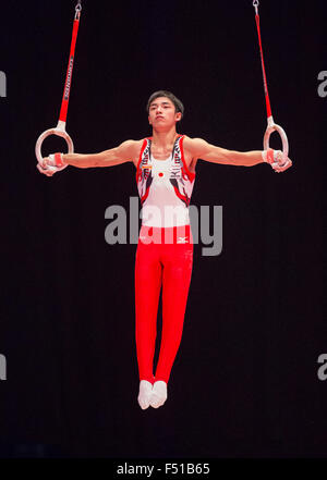 Glasgow, Scozia. 25 ott 2015. La figura di Ginnastica Artistica Campionati del mondo. Giorno 3. Kenzo SHIRAI (JPN) 2014 Campionati del Mondo Team Medallist argento e pavimento Silver Medallist esegue i suoi anelli di routine durante la qualifica di MAG. Credito: Azione Sport Plus/Alamy Live News Foto Stock