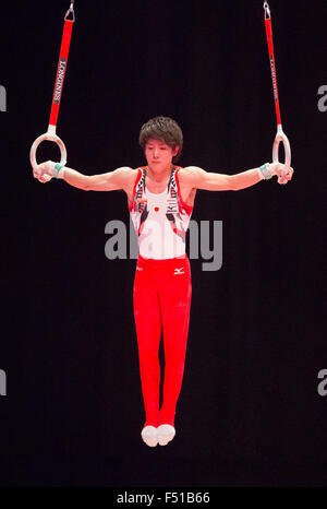 Glasgow, Scozia. 25 ott 2015. La figura di Ginnastica Artistica Campionati del mondo. Giorno 3. Ryohei KATO (JPN) 2014 Campionati del Mondo Team Medallist Argento e barre parallele Bronze Medallist esegue i suoi anelli di routine durante la qualifica di MAG. Credito: Azione Sport Plus/Alamy Live News Foto Stock