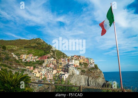 Clifftop borgo di Manarola, Cinque Terre, Sito Patrimonio Mondiale dell'UNESCO, Liguria, Italia, Europa Foto Stock