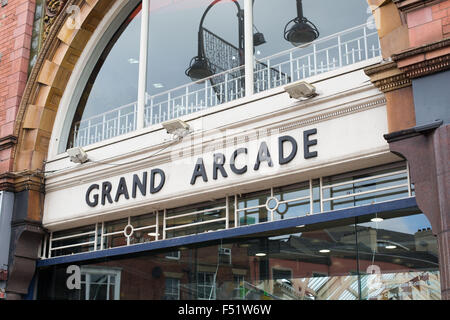 Il grand arcade shopping a Leeds, West Yorkshire, Regno Unito. il grado ii-elencati di Victorian shopping arcade fu costruito nel 1897 Foto Stock
