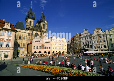 Repubblica Ceca, Praga, Staromestske Namesti, piazza della città vecchia, chiesa di Tyn Foto Stock