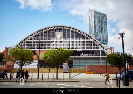 Manchester Central Convention Complex ex stazione ferroviaria una volta chiamato G-Mex ex in disuso una volta usato come vecchi e convertiti refurb Foto Stock