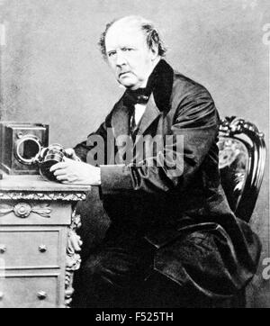 WILLIAM HENRY FOX TALBOT (1800-1877) britannico pioniere della fotografia in una foto scattata da John Moffat nel 1864 Foto Stock
