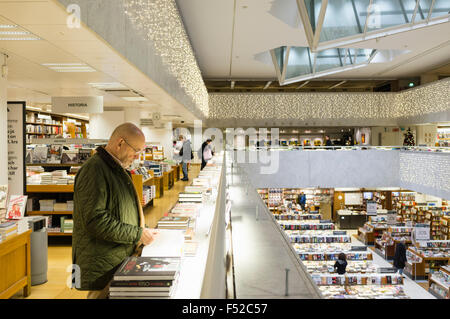 Academic bookstore 1966 - 1969 progettato da Alvar Aalto. Centralgatan, 1, Helsinki, Finlandia Foto Stock