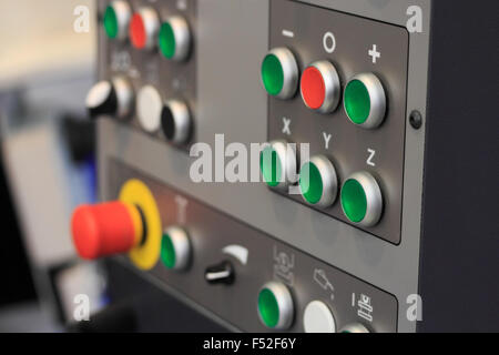 Pannello di controllo del CNC centro di lavorazione. Primo piano. Foto Stock