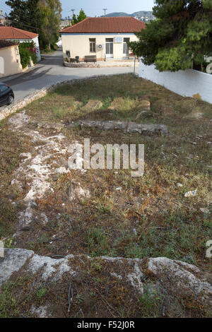 Le rovine di un antico tempio eventualmente sito dedicato al dio greco Apollo nel villaggio di Lefkakia, Grecia. Foto Stock