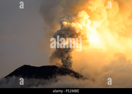Power esplosione del vulcano Tungurahua su 6maggio 2013 Ecuador America del Sud Foto Stock