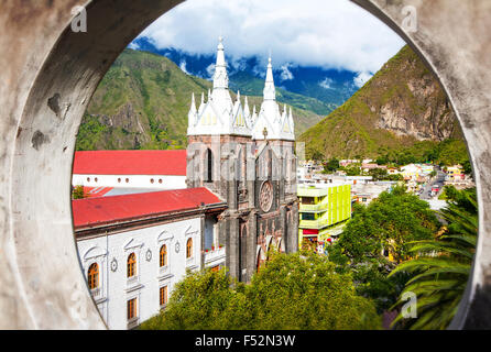 La Basilica de Nuestra Señora del Rosario de Agua Santa Banos Ecuador Foto Stock