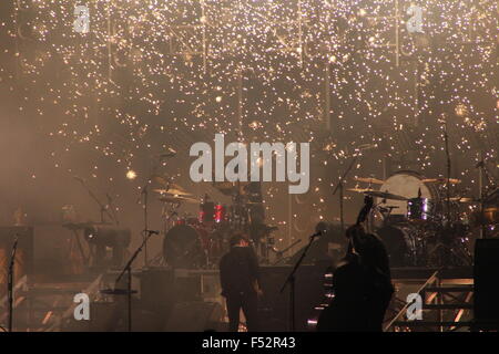 Mumford e figli venuti a Coney Island per il concerto estivo con grande Finale Foto Stock