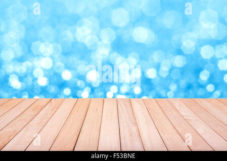 Piattaforma di legno con glitter sfondo. Foto Stock