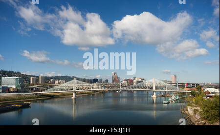 Il nuovissimo ponte attraverso Portland il famoso lungofiume Foto Stock