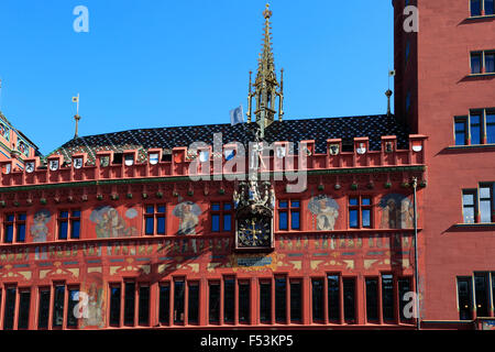 Esterno del variopinto edificio Rathaus (municipio) Marketplaz, la città di Basilea, il Cantone di Basilea Città, Svizzera, Europa. Foto Stock