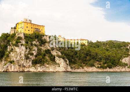 Storico castello di Duino in Italia Foto Stock