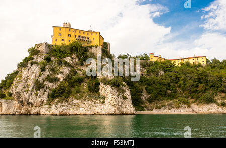 Storico castello di Duino in Italia Foto Stock