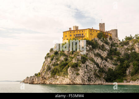 Storico castello di Duino in Italia Foto Stock