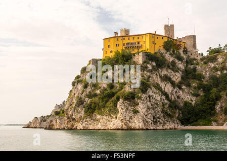 Storico castello di Duino in Italia Foto Stock