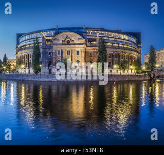 Stoccolma, Svezia, il palazzo del parlamento di notte Foto Stock