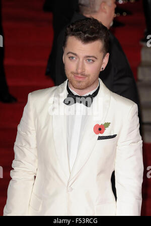 Londra, Regno Unito. 26 ott 2015. Sam Smith frequentando il Royal Film performance della prima mondiale di spettro presso la Royal Albert Hall di Londra il 26 ottobre 2015 Credit: Peter Phillips/Alamy Live News Foto Stock