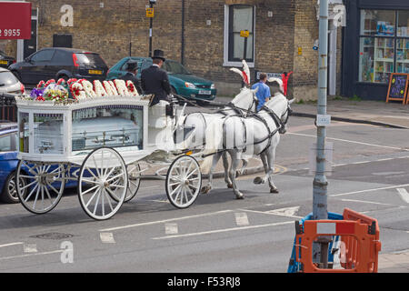 A cavallo carro funebre nel sud di Londra di Lewisham Foto Stock