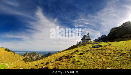 Steinling Alm Cappella sotto Kampenwand, Baviera, Baviera, Germania Foto Stock