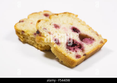 Due fette di in casa di lampone e limone torta di pane. Foto Stock
