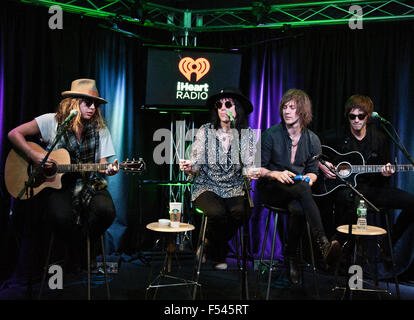 Bala Cynwyd, Pennsylvania, USA. 24 ottobre, 2015. British band alternative rock puntoni eseguire a Radio 104.5's rendimento Foto Stock