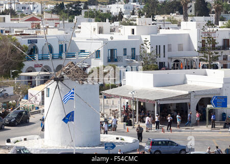 Paros Grecia- Maggio 17, 2015: pittoresche dell'isola di Paros vista dalla nave in isola di Paros, Cicladi Grecia. Foto Stock