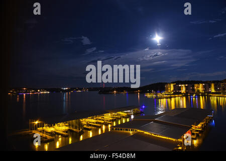 Vista notturna del Lago delle Ozarks nel centro del Missouri Foto Stock