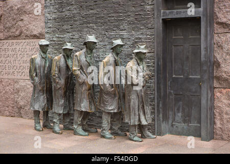 WASHINGTON, DC, Stati Uniti d'America - Franklin Roosevelt Memorial. La scultura in bronzo di depressione linea di pane. Foto Stock