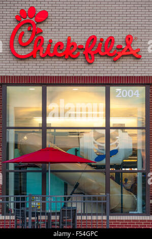 Chick-fil-Un ristorante storefront con parco giochi al coperto in Muskogee, Oklahoma. Stati Uniti d'America. Foto Stock