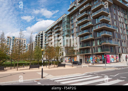 Mirabelle giardini presso l'East Village London lo sviluppo a Stratford, Londra England Regno Unito Regno Unito Foto Stock