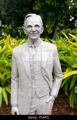 Statua di Henry Ford dallo scultore D.J. Wilkins presso il magnate per l'inverno estate home " i manghi' a Fort Myers, Florida, Stati Uniti d'America Foto Stock