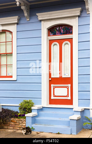 Infissi tradizionali cottage creolo home in Faubourg Marigny distretto storico di New Orleans, in Louisiana, Stati Uniti d'America Foto Stock