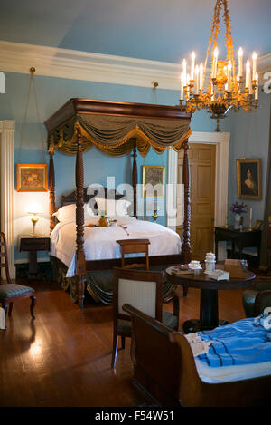 Oak Alley Plantation antebellum mansion house interno della camera da letto padronale con letto a baldacchino in Vacherie, Louisiana, Stati Uniti d'America Foto Stock