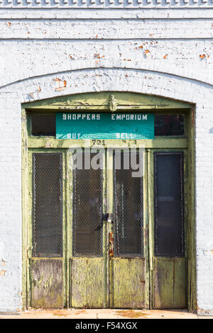 Vecchio Shoppers Emporium di acquisto e vendita in Main Street, Downtown Natchez, Mississippi, STATI UNITI D'AMERICA Foto Stock