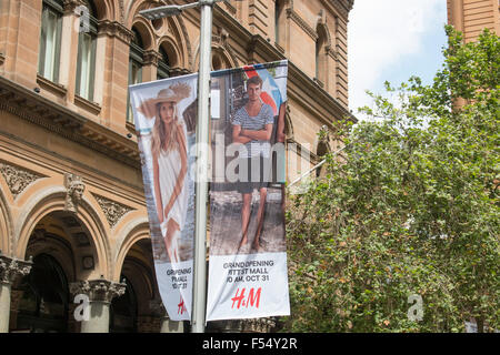 Sydney, Australia. 28 ott 2015. Rivenditore svedese H & M ha spazio affittate su 3 piani a Sydney per Pitt Street e il suo sesto store in Australia sarà aperto il 31 ottobre 2015, uno dei più grandi H & M memorizzano il peccato del mondo. Credit: modello10/Alamy Live News Foto Stock