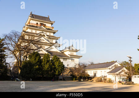 Giappone, Fukuyama castle, talvolta chiamato Hisamatsu-jo, Iyoo-jo. Il sotogata mantenere lo stile del tipo Fukugoshiki, fissato al lato yagura, torre. Foto Stock