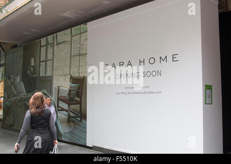 Sydney, Australia. 28 ott 2015. Spagnolo gigante Retail Zara si avvicina all'apertura del suo home store a Sydney per Pitt Street, a pochi metri dalla sua esistenti Zara negozio di abbigliamento in Pitt Street. Credit: modello10/Alamy Live News Foto Stock