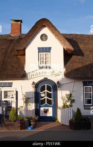 DEU, Germania, Schleswig-Holstein, Mare del Nord, Amrum island, il frisone casa in Nebel, Cafe. DEU, Deutschland, Schleswig-Holstein Foto Stock