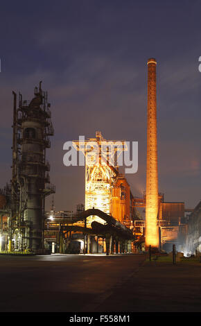 DEU, Deutschland, Ruhrgebiet, Hattingen, Westfaelisches Industriemuseum Henrichshuette, Gichtgaswaschturm 3 und Hochofen 3. Foto Stock