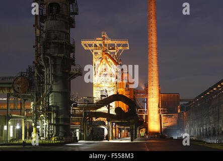 DEU, Deutschland, Ruhrgebiet, Hattingen, Westfaelisches Industriemuseum Henrichshuette, Gichtgaswaschturm 3 und Hochofen 3. Foto Stock