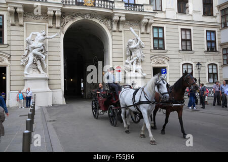 Hofburg, Fiaker-Tour, Vienna, Austria, Europa Foto Stock