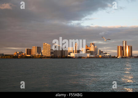 Detroit skyline della città USA vista dal Canada Foto Stock