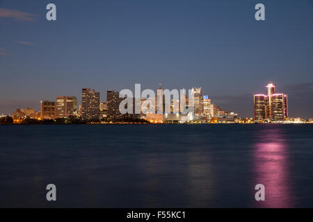 Detroit skyline della città USA vista dal Windsor Canada Foto Stock