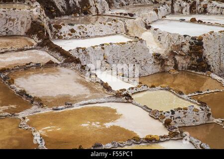 Dettaglio di sale stagni, Maras, Perù, Sud America Foto Stock