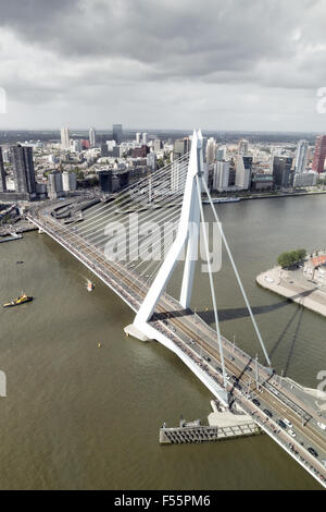 Vista aerea sul ponte Erasmus e dal centro di Rotterdam. Foto Stock