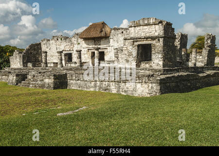 Rovine del grande palazzo e fortezza Maya e il tempio, Tulum, Messico Foto Stock